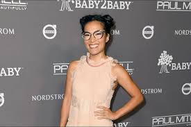 How tall is Ali Wong?